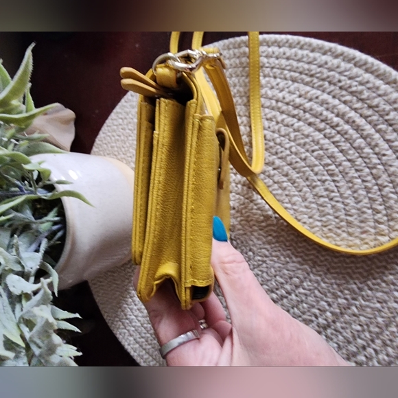 NEW ~ Nuoku Leather Cellphone/Wallet Yellow Crossbody Bag - Picture 13 of 14